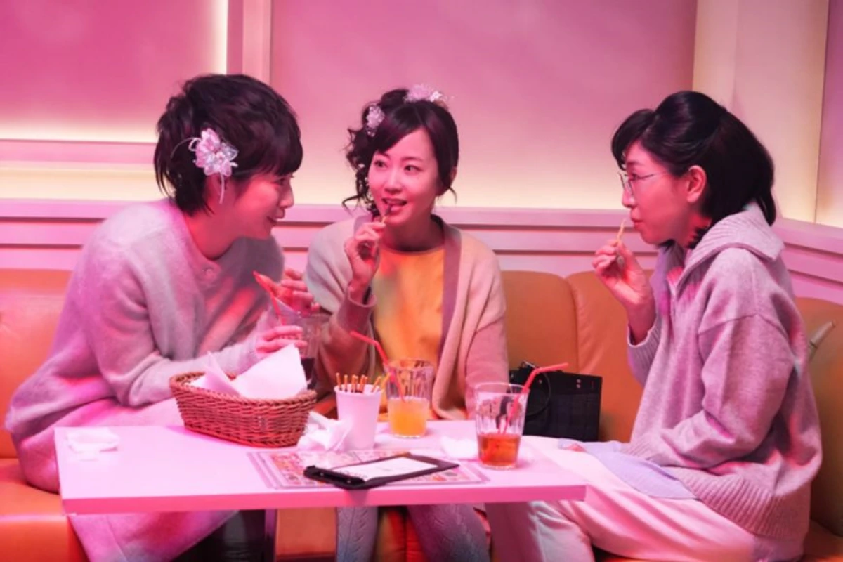 성인식-이후-노래방에서-이야기나누는-친구들-브러쉬업라이프
