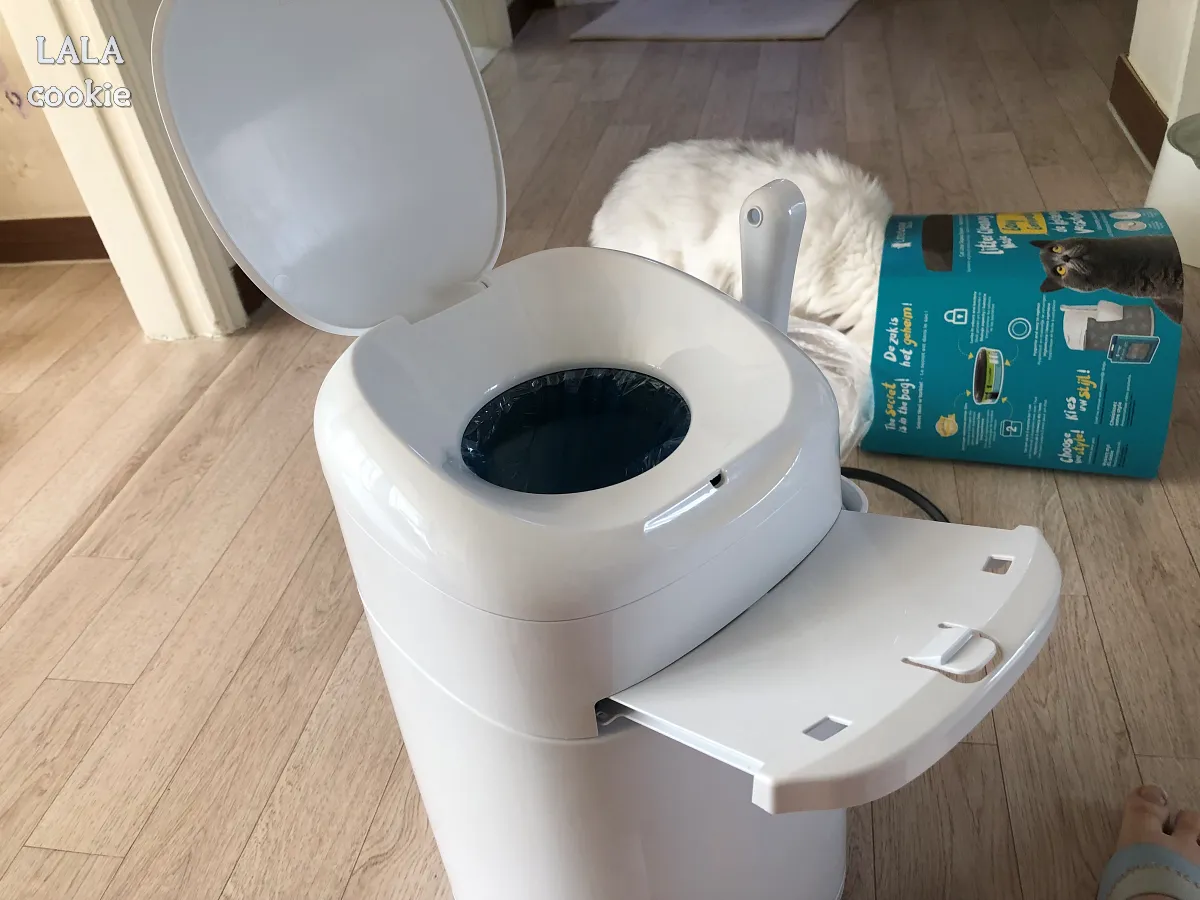 고양이-배변-쓰레기통-추천-리터락커-후기-슬라이딩-도어-연-모습