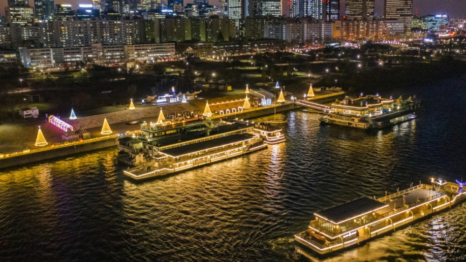 9. 이크루즈: 한강에서의 로맨틱 크루즈