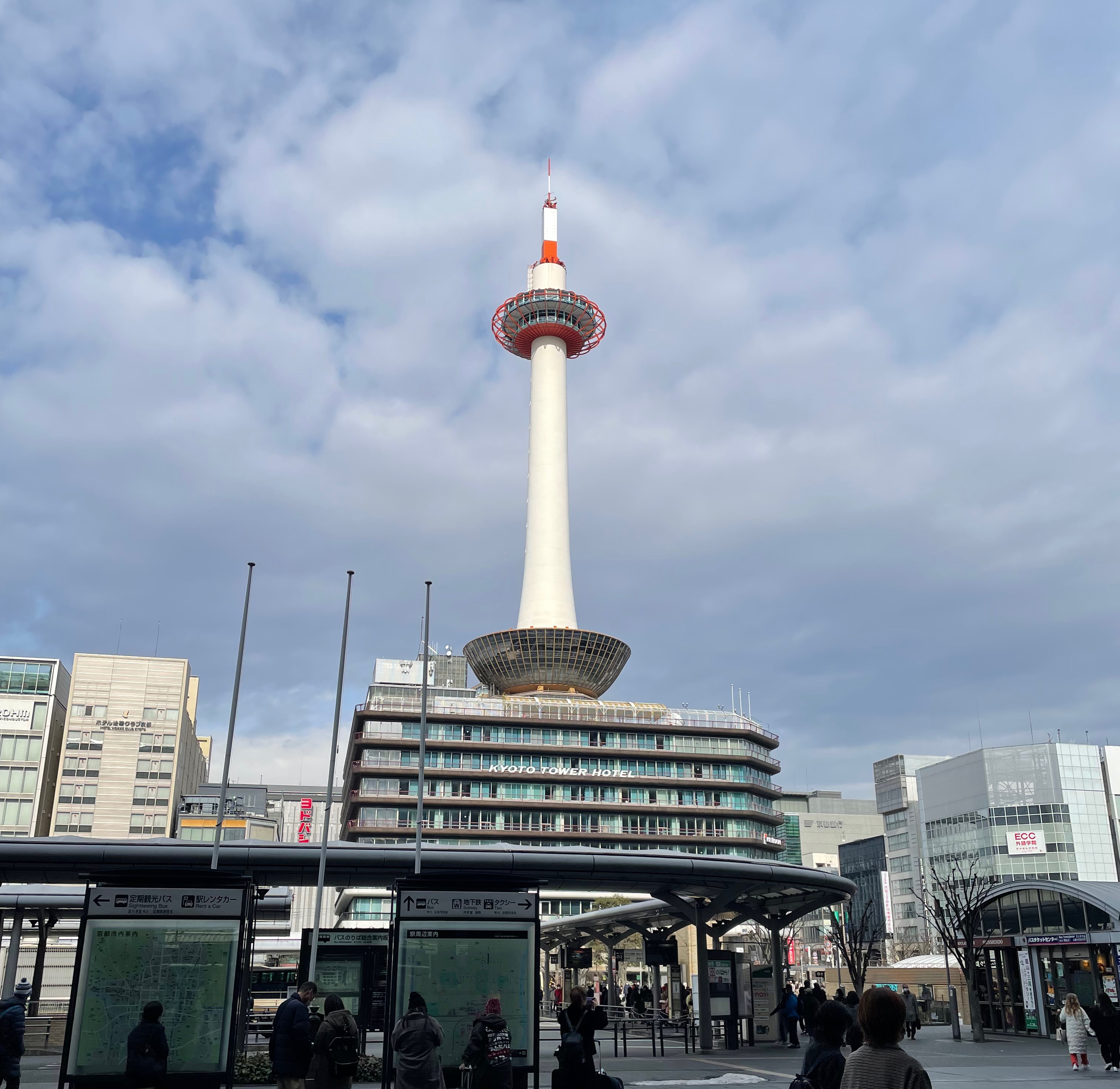 교토타워 3층 투어리스트 인포메이션 센터 수하물 보관소
