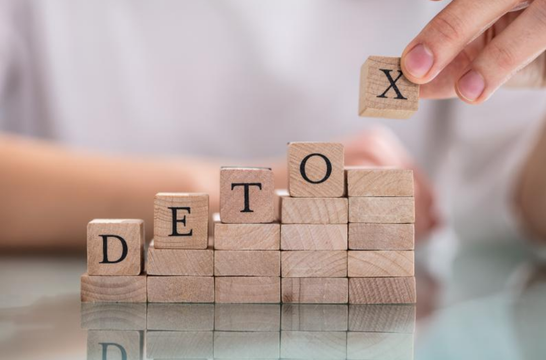 퍼즐에 영어도 디톡스라고 쓰여 있다.