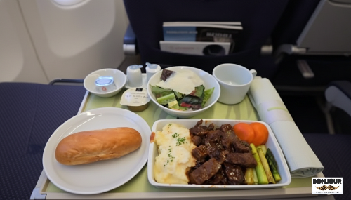 대한항공 기내식 빵과 바베큐 고기
