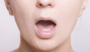 전혀 입이 안 열린다