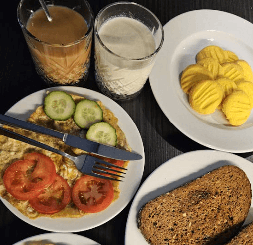 카페에서 즐기는 주말 브런치 : 살이 찌는 이유입니다.