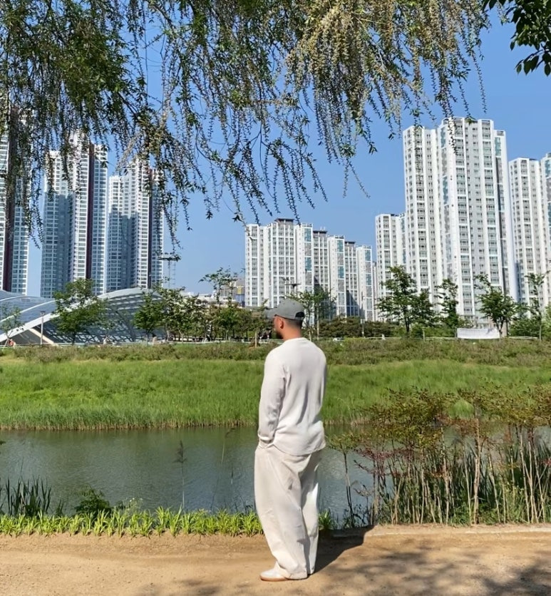 데일리룩(2025. 5. 18.) 윅(wick) 스톤 워시드 볼캡, 유니클로 와플 헨리넥 티셔츠, 무신사스탠다드 무신사 데님 와이드 벌룬 팬츠, 푸마 아미 트레이너 뮬 스니커즈