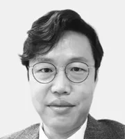 김준일 평론가 기자 활동