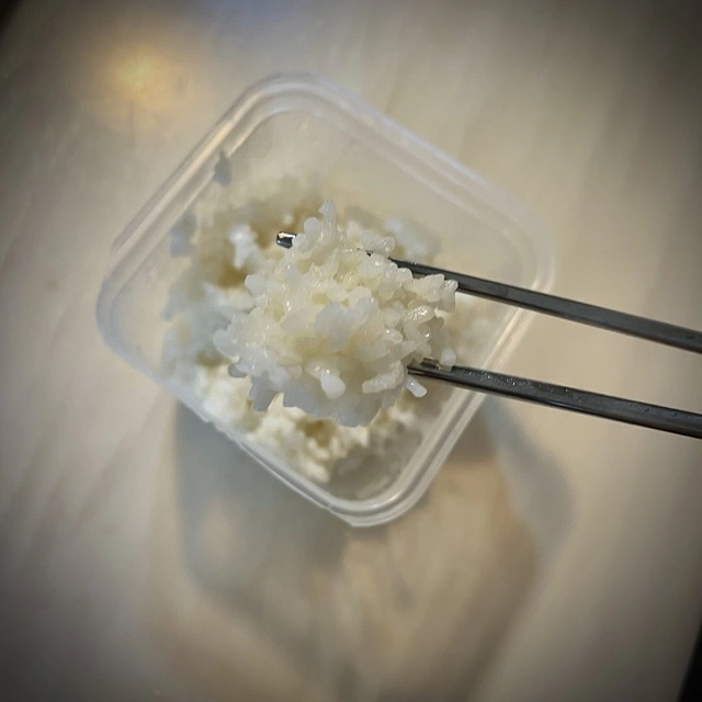 갓 해동한 찰진 쌀밥