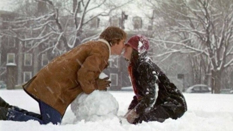 눈밭을 뒹구는 제니와 올리버