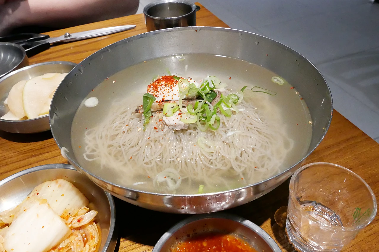을지면옥 평양냉면 전체 Euljimyeonok pyongyang naengmyeon cold noodles full view