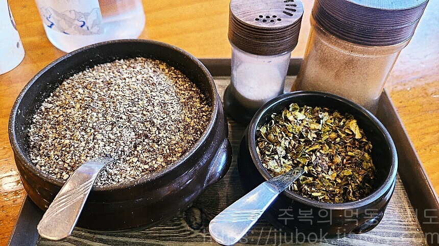 할머니-추어탕-들깨가루-제피가루