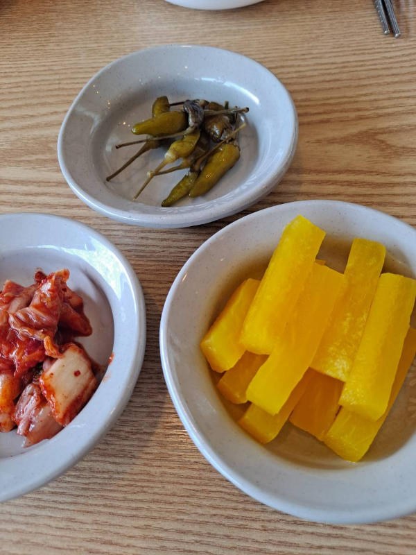 금화왕돈까스 기본반찬