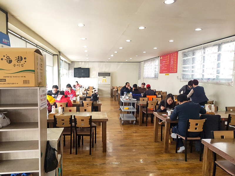 고향손칼국수 가게 내부