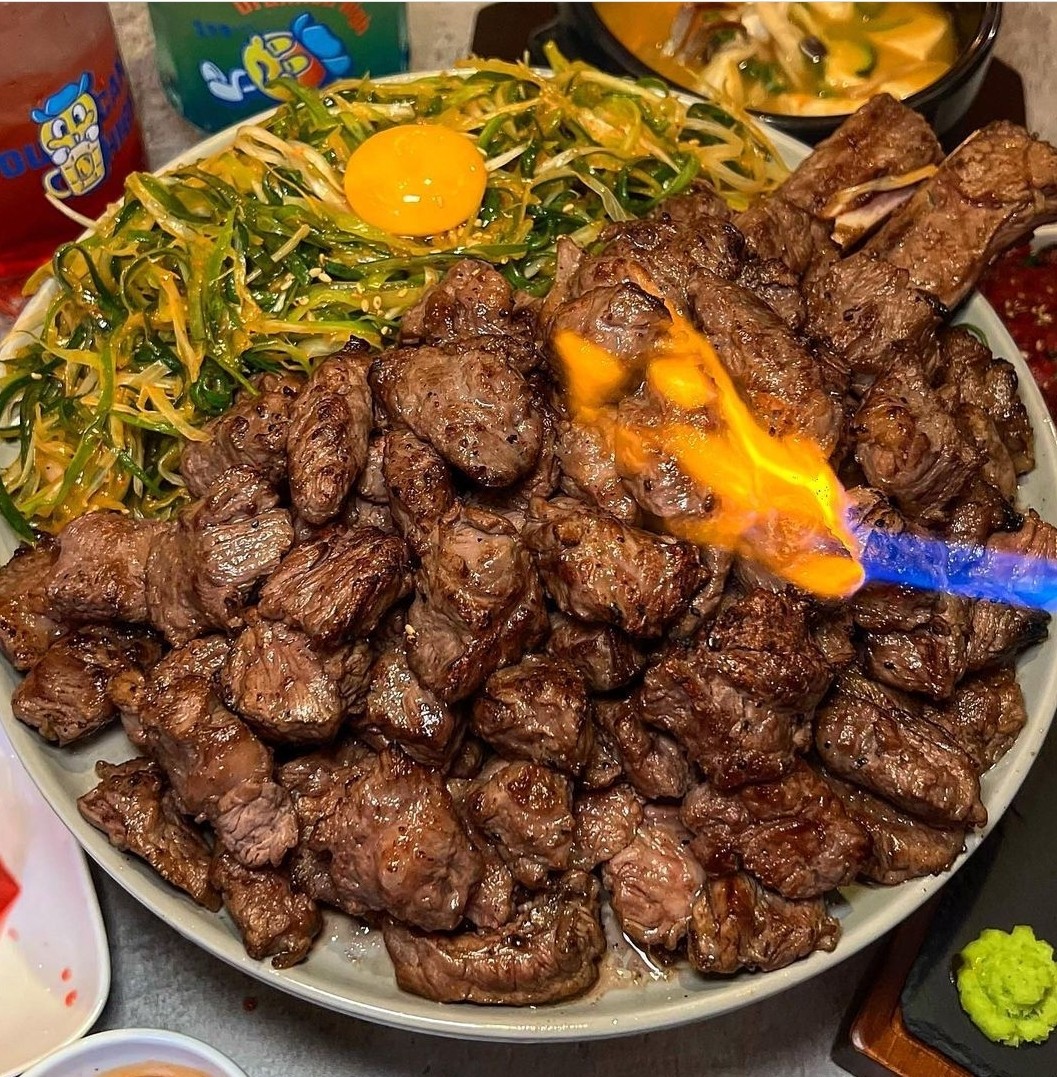 줄 서는 식당 연남동 본갈비 묵은지육회김밥 트러플갈비솥밥