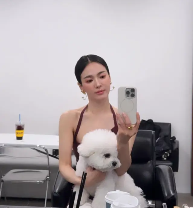 송혜교 루비 셀카