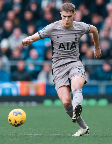 부상에서 복귀한 토트넘 센터백 미키 판더벤
