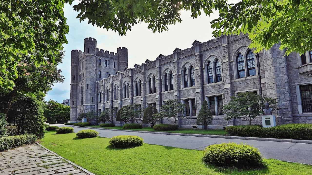고려대학교의 풍부한 역사, 저명한 동문, 학문적 영향, 그리고 글로벌 미래 탐구하기