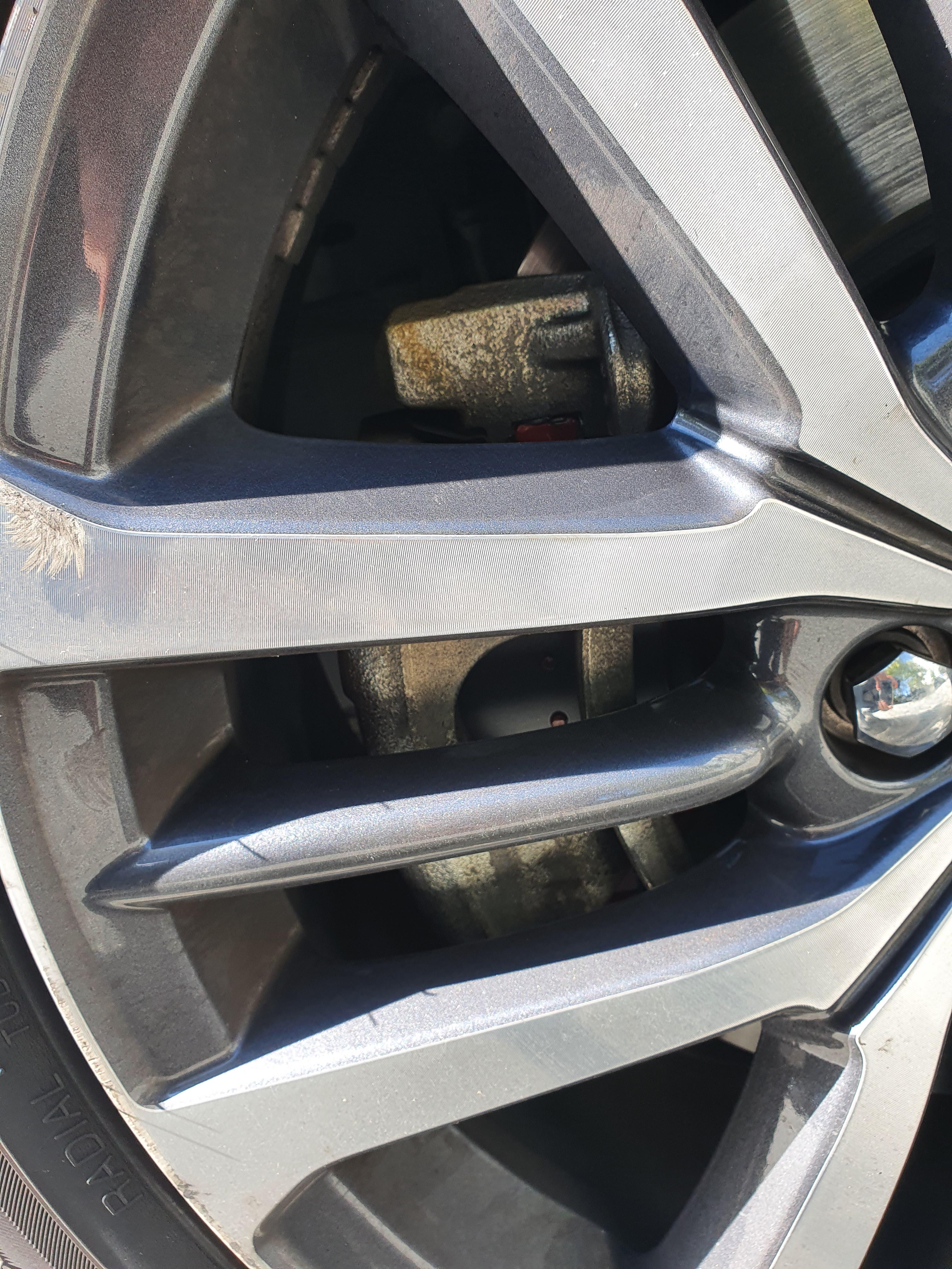 SM7 브레이크 패드 하드론 으로 교체완료