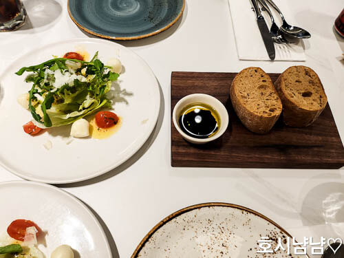 식전빵과샐러드