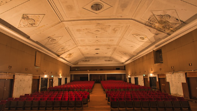 쿠엔틴 타란티노의 대중문화 활용법이 빛나는 영화의 매력