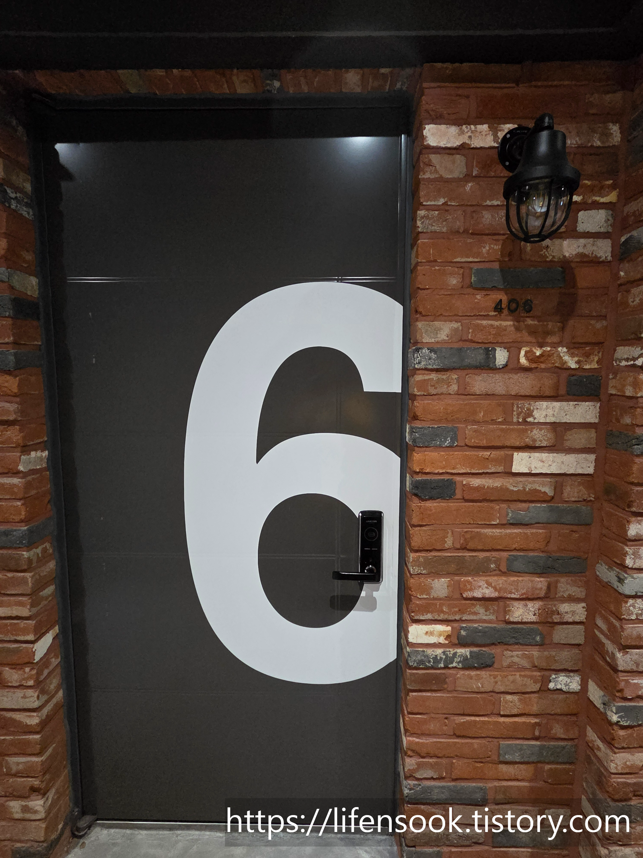 스노클비치 호텔 4층 스탠다드룸 출입문