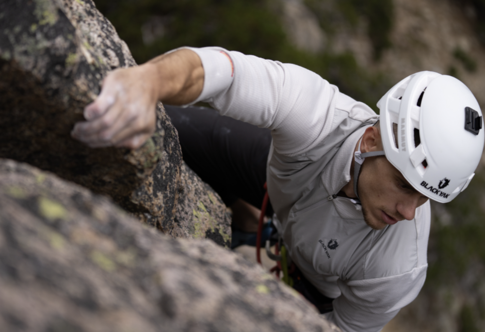 블랙야크 등산하는 모습 사진
