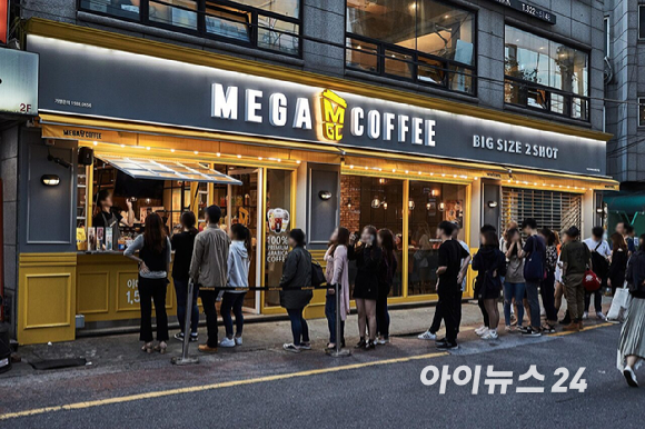 서울의 한 메가커피 전경. [사진=아이뉴스24 DB]