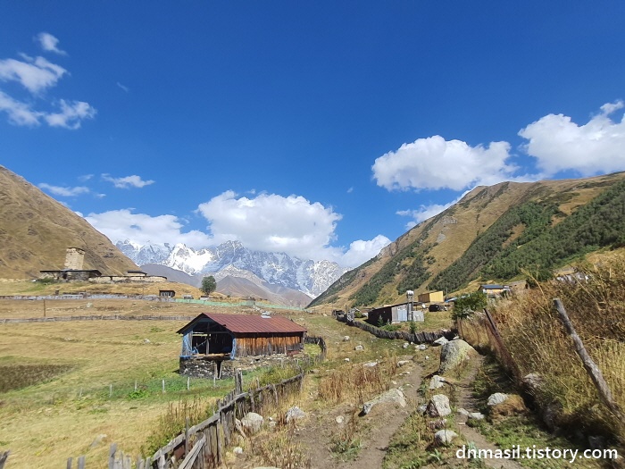 교회가 있는 언덕 가는 길