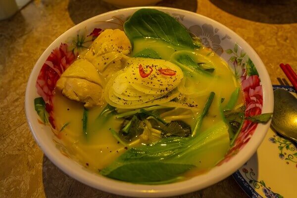  용리단길의 골목길과 베트남음식 효뜨-서울 관광재단 출저