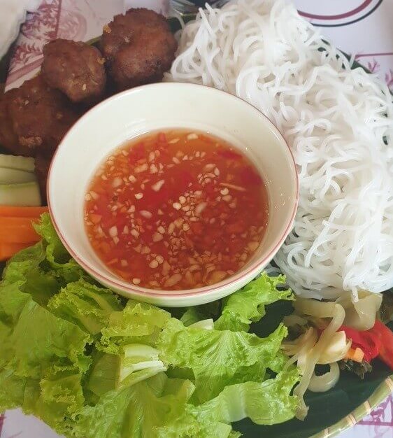 분짜, 숯불고기, 소스, 쌀국수, 야채