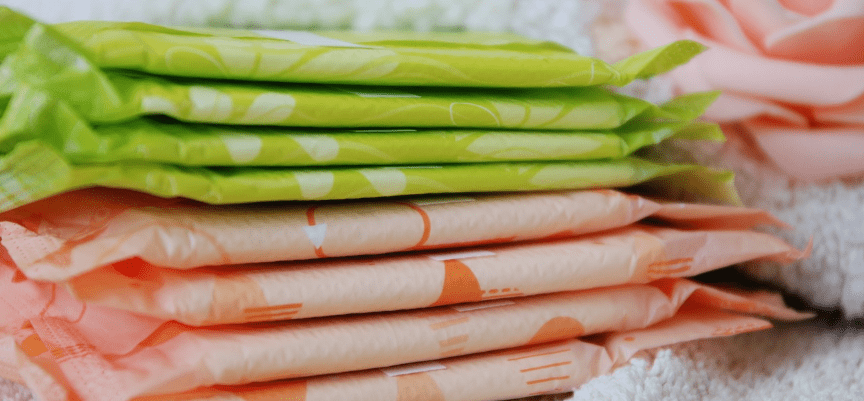 생리대가 쌓여 있다