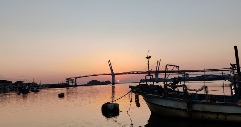 배 위에서 보는 태안의 아름다운 노을