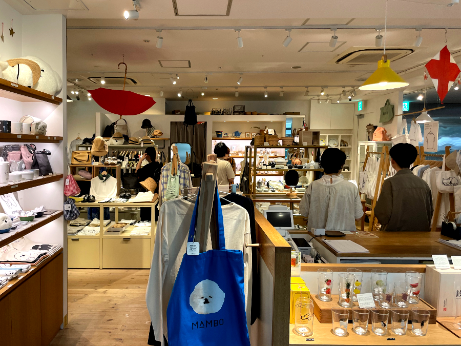 도쿄역 킷테 마루노우치 타워 실내매장