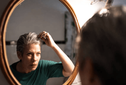 흰머리 흰머리 나는 이유 흰머리 관리 흰머리 예방 흰머리 검은 머리로 되돌리는 법 흰머리 원인 흰머리 안나게 하는 법 흰머리 뽑으면 안 되는 이유 흰머리 해결 방법 흰머리 자연 치료 흰머리 염색 없이 관리 아mla 오일 효능 (인디언 구스베리) 흰머리 두피 마사지 스트레스와 흰머리 관계 멜라닌 색소 생성 방법