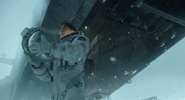 영화 미키 17 완벽 분석 - 단순 SF가 아닌 인간 정체성에 대한 깊은 탐구