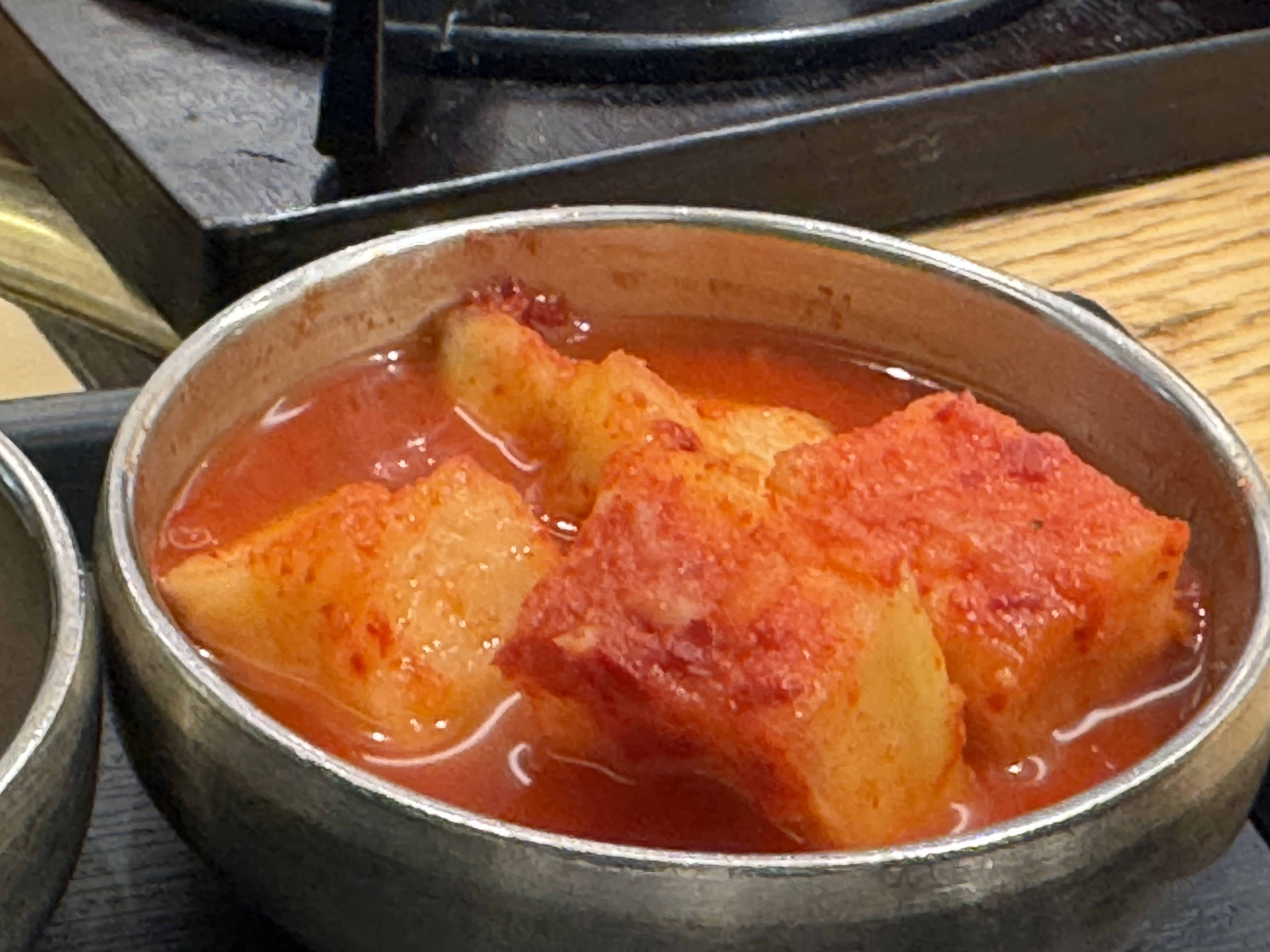 고메정식당 교대본점 기본찬 - 깍뚜기김치