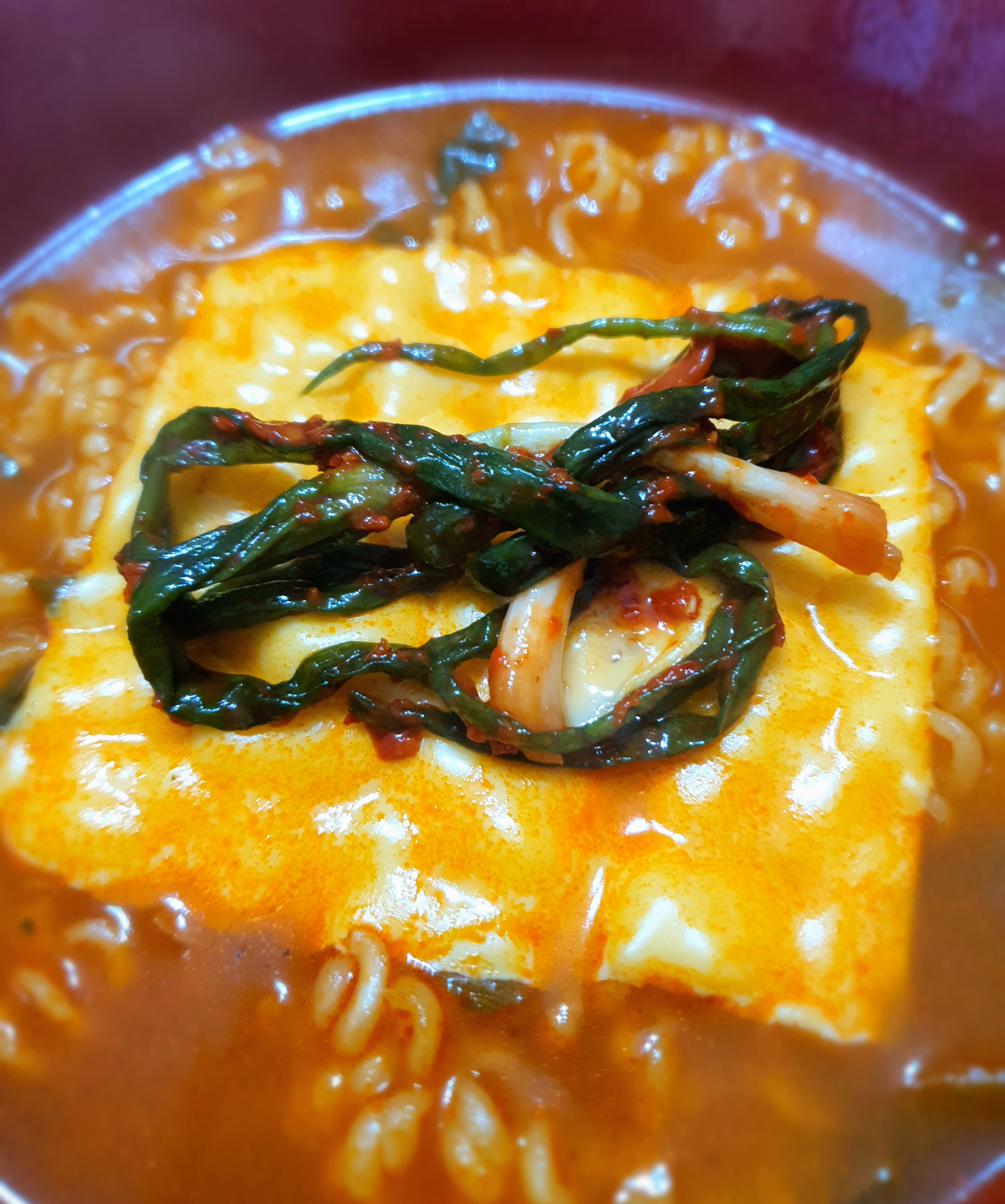 치즈라면과-파김치는-조화로워요.