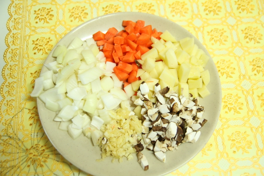 짜장 재료 손질 모습