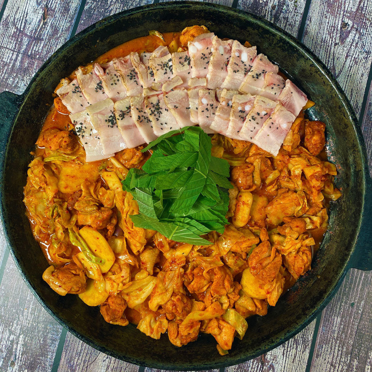 줄서는식당 구로디지털단지역 구디단 구디 맛집 서경석 추천 치즈 폭포 항아리숙성 닭갈비와 삼겹살과 닭갈비 콜라보 삼겹닭갈비 맛있는 곳 소개