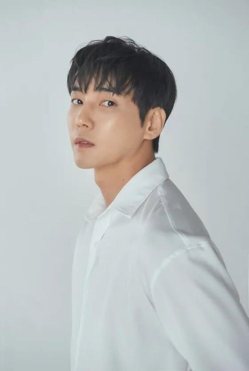 배우 강지섭