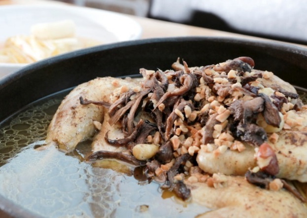 극한직업-큰나무집-궁중약백숙