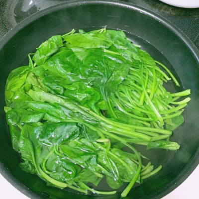 시금치 데치는 과정