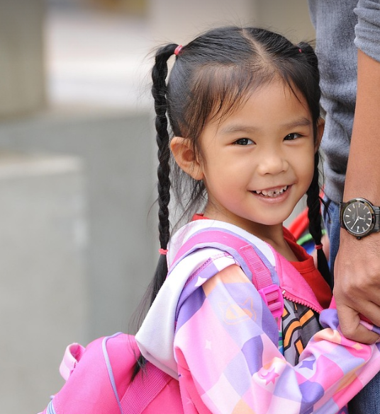 초등학교 등교 하는 모습