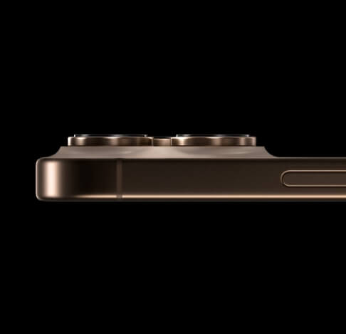 iPhone 17의 초박형 프로파일 측면에서 돌출된 카메라 렌즈의 디테일을 보여주는 이미지