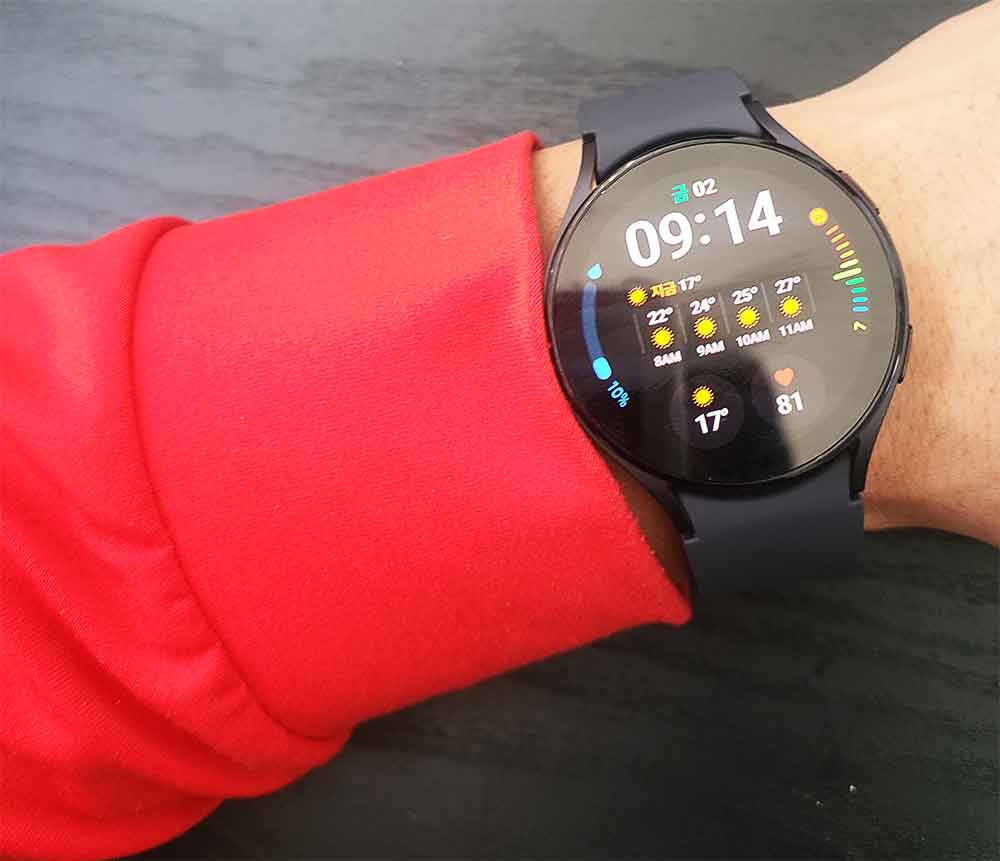 남자가 착용한 갤럭시워치5 44mm