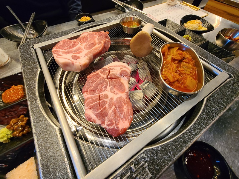 고기굽는-모습