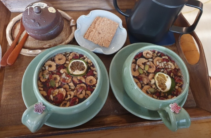 생생정보 믿고 떠나는 스타의 고장 충청남도 서산시 유기방가옥 황금산 코끼리바위 바다식당 꽃빛