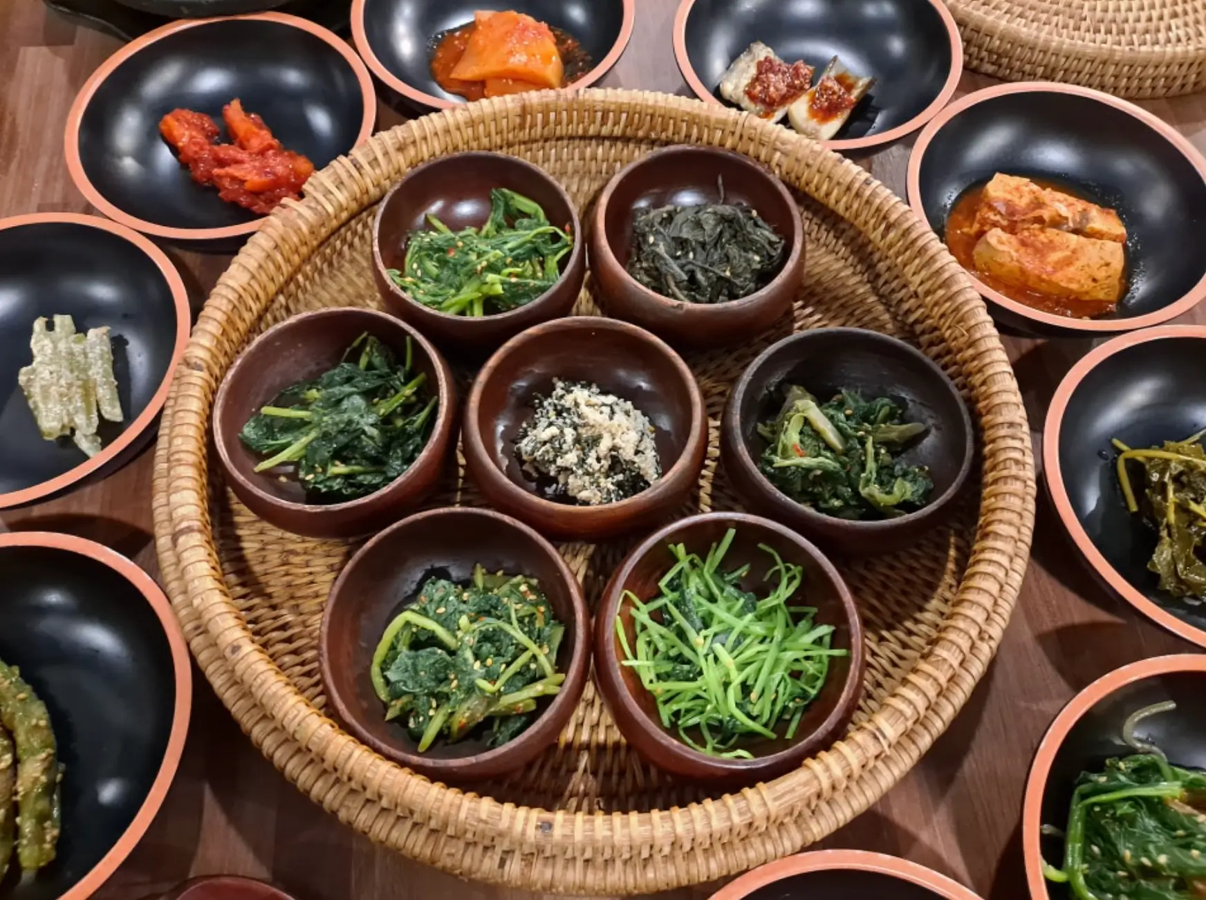 채식으로 구성된 사찰음식