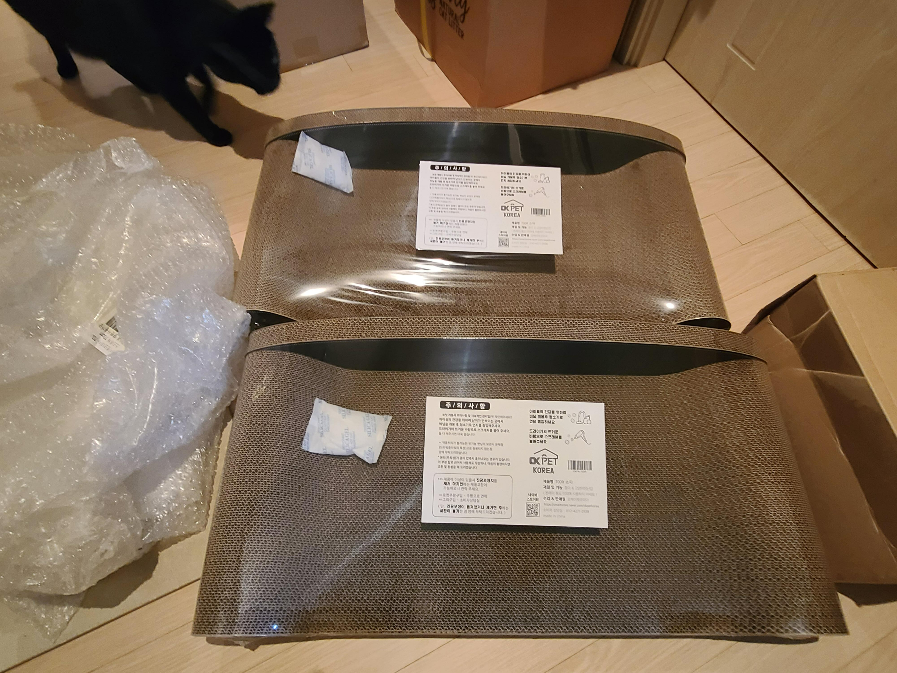 고양이들 스크래쳐를 교체했다.(자동차스크래쳐,침대형스크래쳐)