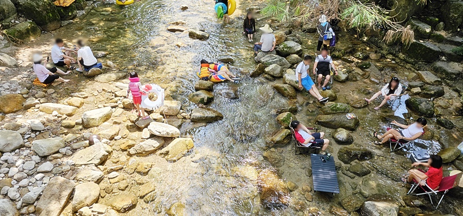 E구역의 다리 위에서찍은계곡사진