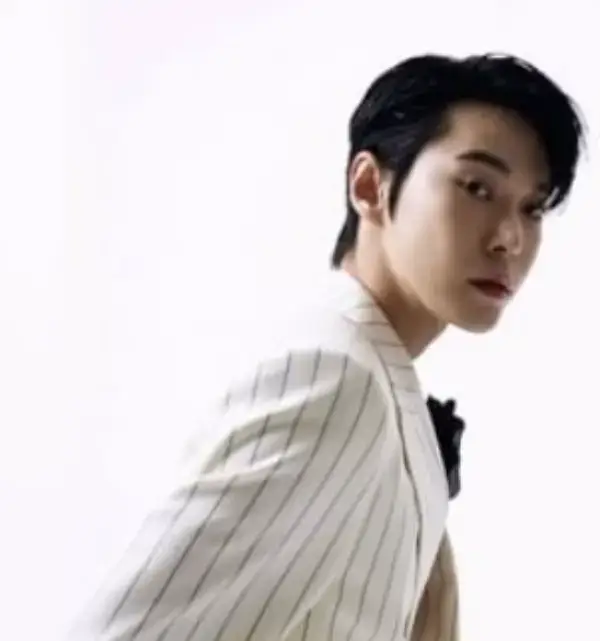 가수-도영-사진